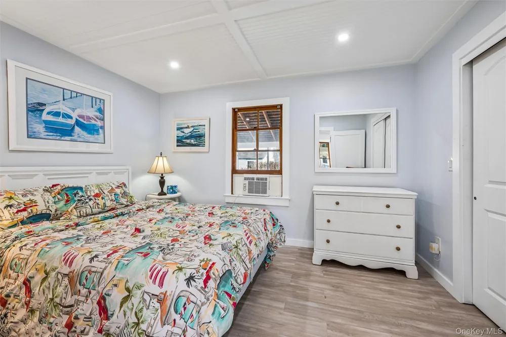 21 Walk Riverhead, NY 11901