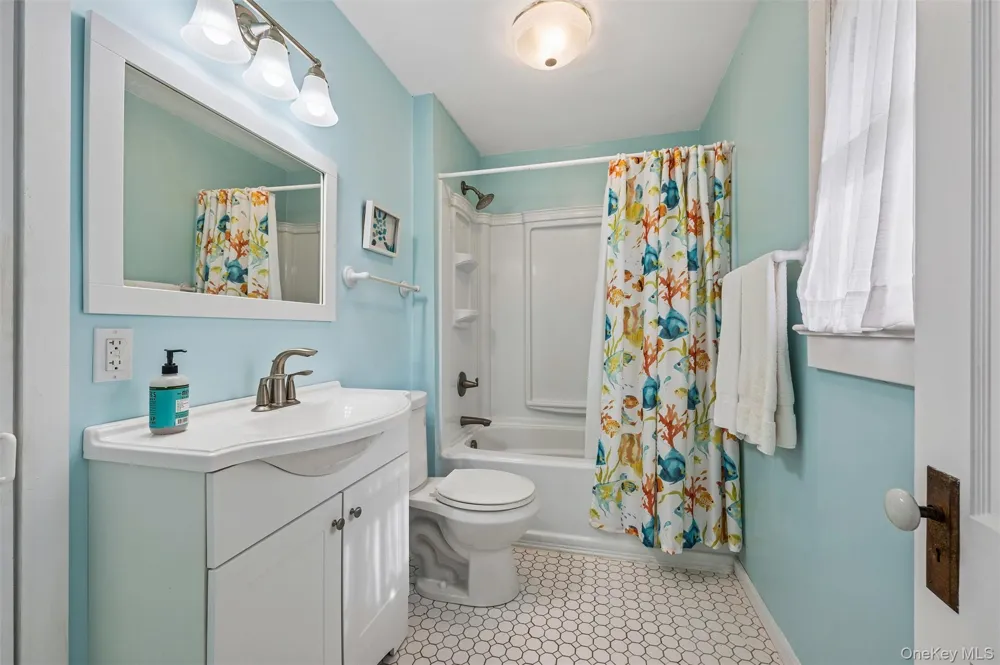 21 Walk Riverhead, NY 11901