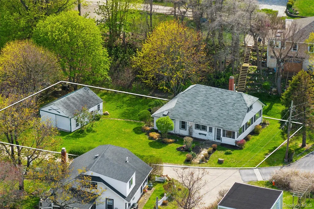 21 Walk Riverhead, NY 11901