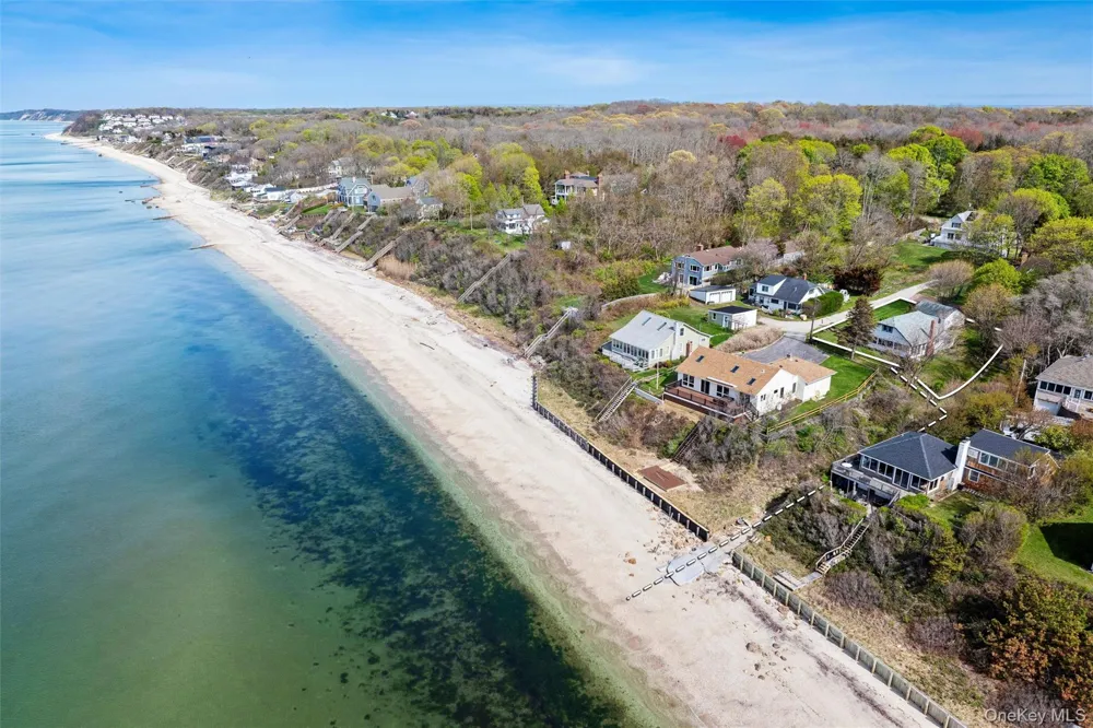 21 Walk Riverhead, NY 11901