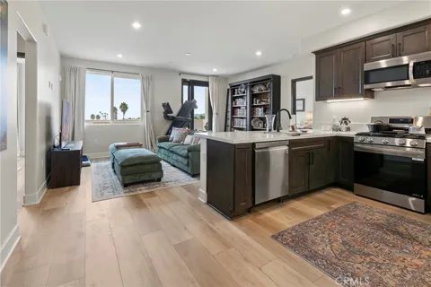 402 W Grand Ave #401
