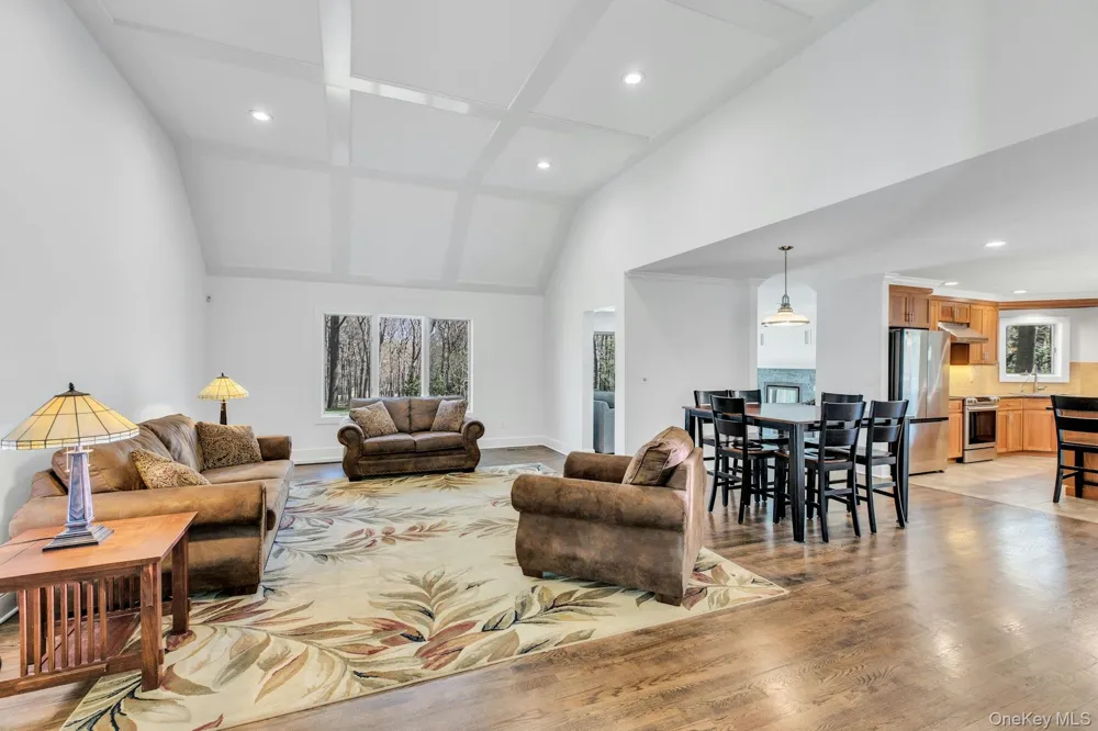 3 Quail Run Hampton Bays, NY 11946