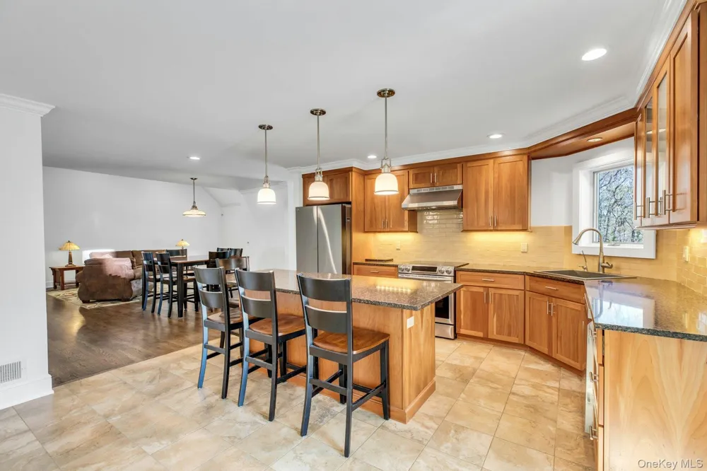 3 Quail Run Hampton Bays, NY 11946