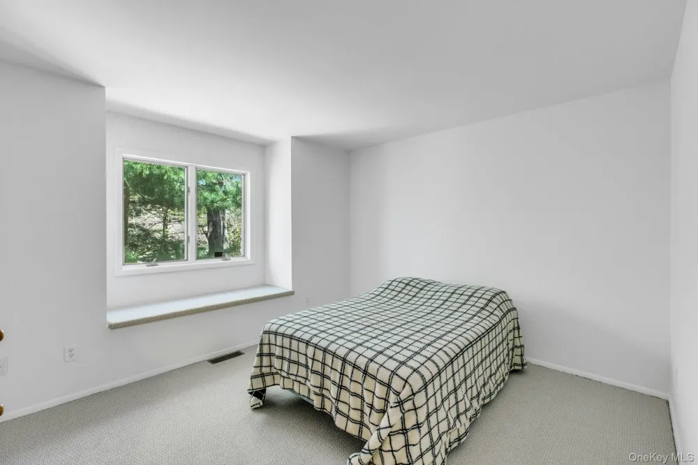 3 Quail Run Hampton Bays, NY 11946