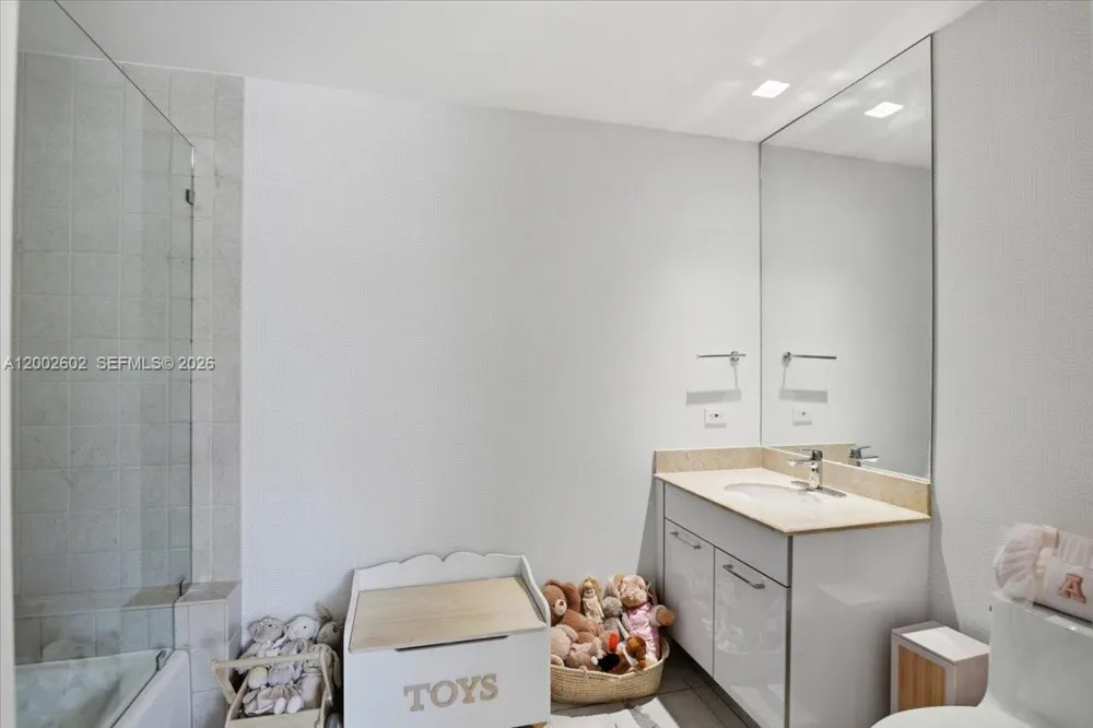 801 Brickell Key Blvd #409 Miami, FL 33131