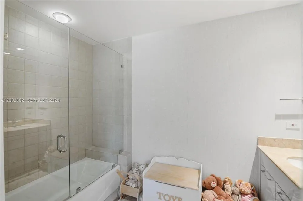 801 Brickell Key Blvd #409 Miami, FL 33131