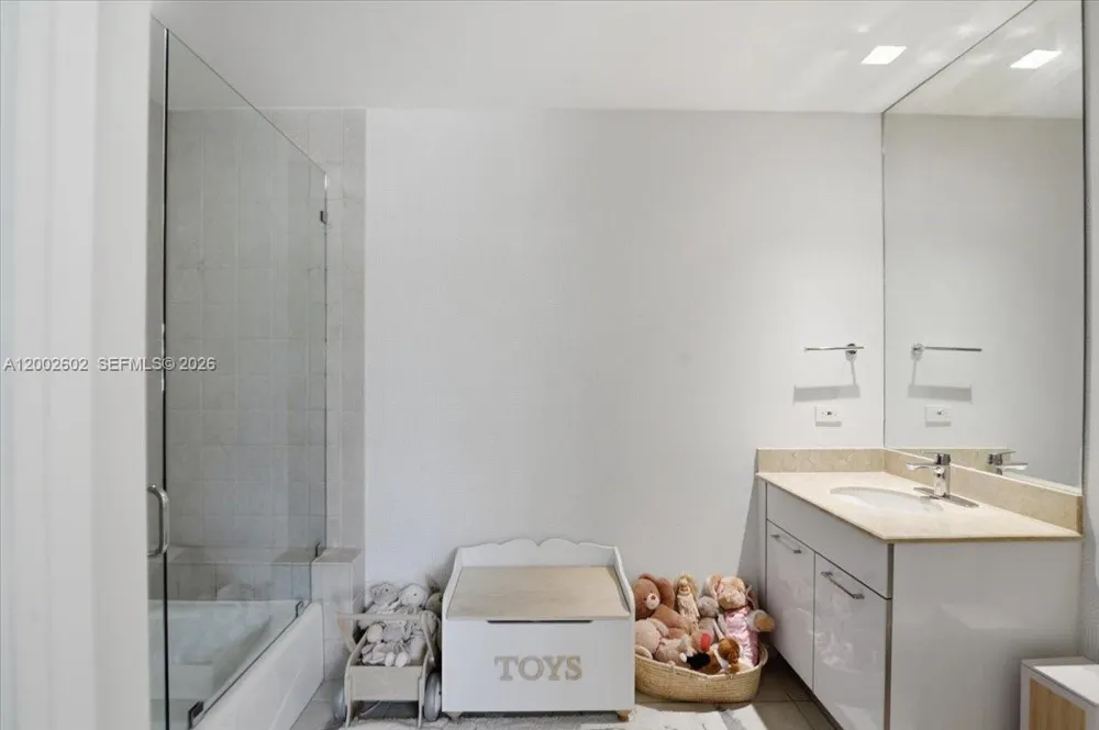 801 Brickell Key Blvd #409 Miami, FL 33131