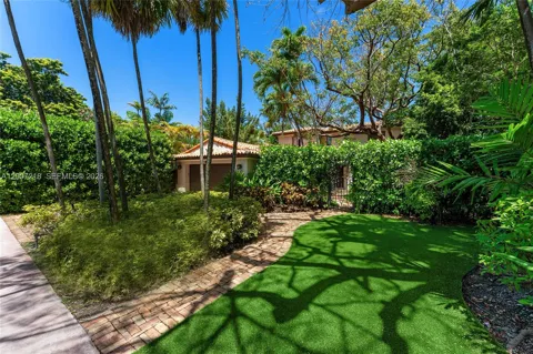 6121 La Gorce Dr