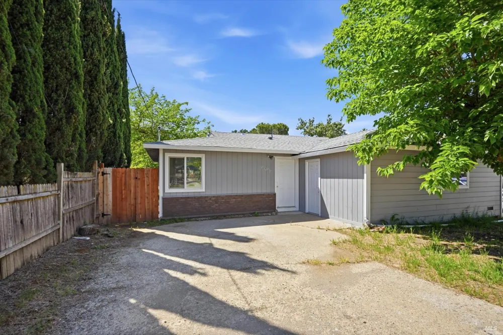 3723 Buckeye Street Clearlake, CA 95422
