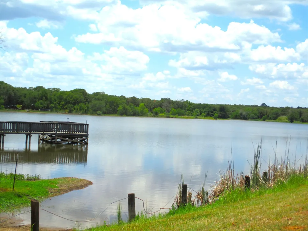 200 Cheyenne Drive Smithville, TX 78957