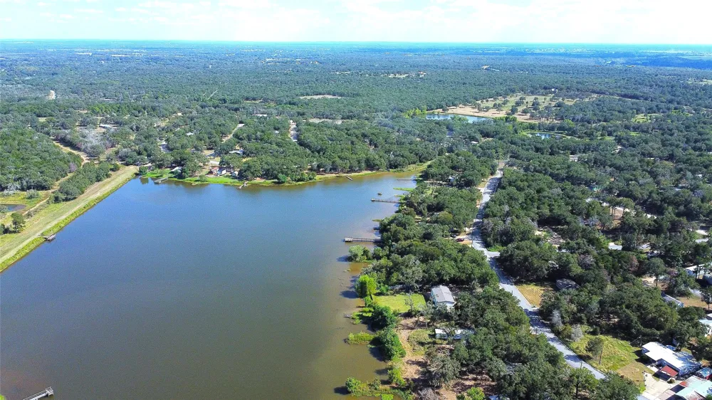 200 Cheyenne Drive Smithville, TX 78957