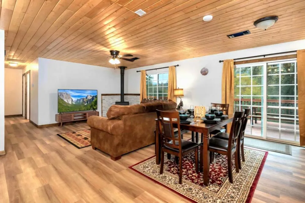 51159 Road 632 Oakhurst, CA 93644