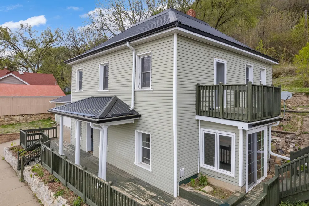 476 S Main Street Fountain City, WI 54629