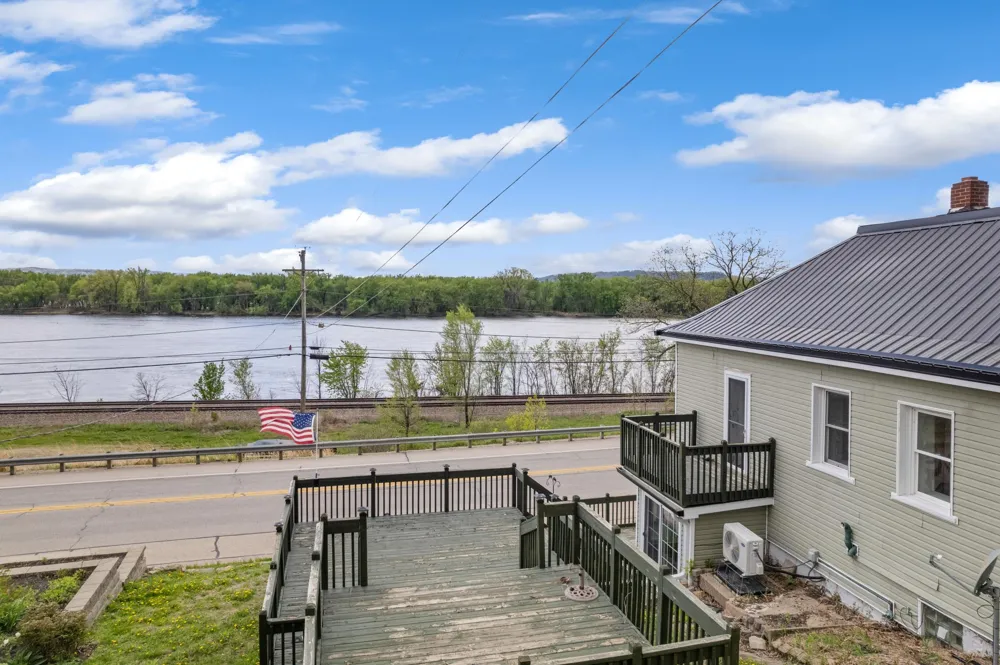 476 S Main Street Fountain City, WI 54629