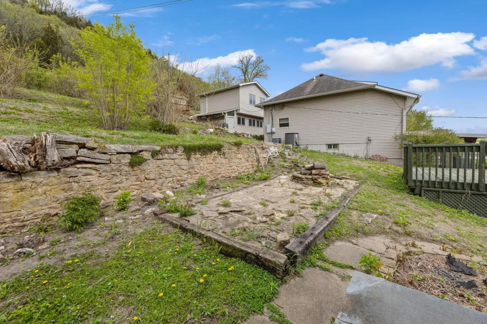 476 S Main Street Fountain City, WI 54629