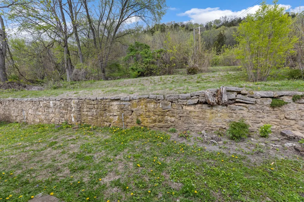 476 S Main Street Fountain City, WI 54629