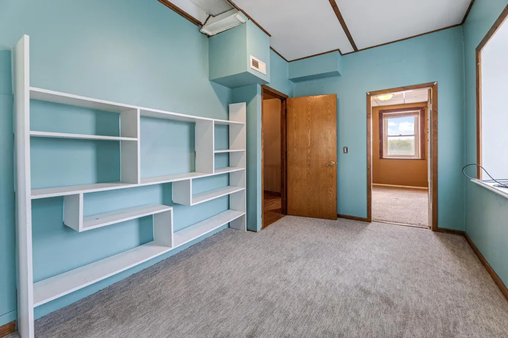 476 S Main Street Fountain City, WI 54629