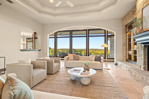 3809 Verano Drive