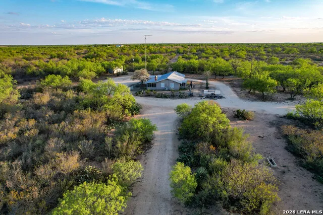 3472 Wilson Rd Carrizo Springs, TX 78834