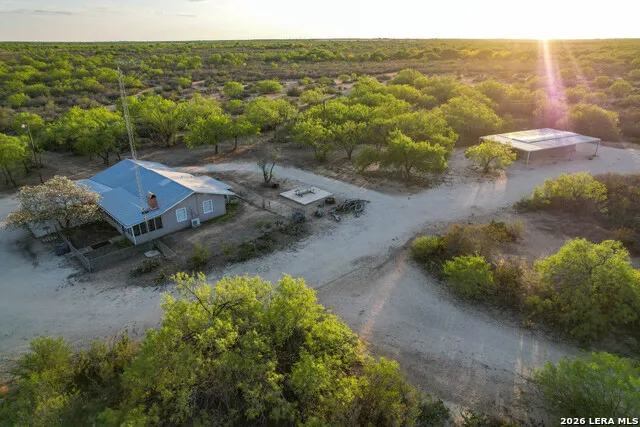 3472 Wilson Rd Carrizo Springs, TX 78834