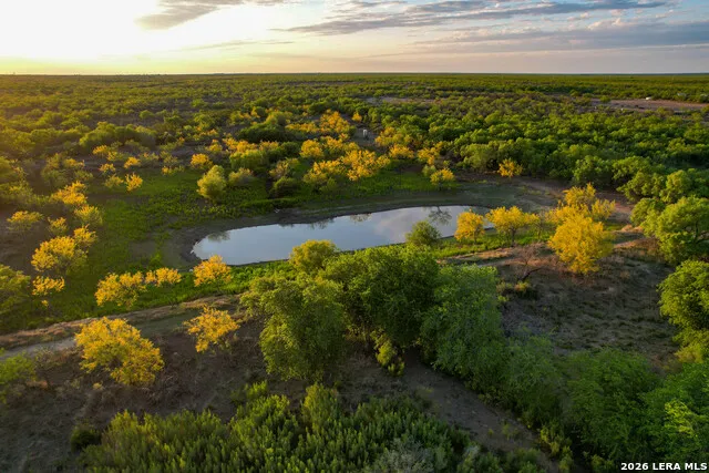 3472 Wilson Rd Carrizo Springs, TX 78834