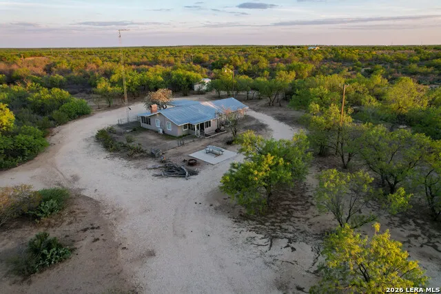 3472 Wilson Rd Carrizo Springs, TX 78834