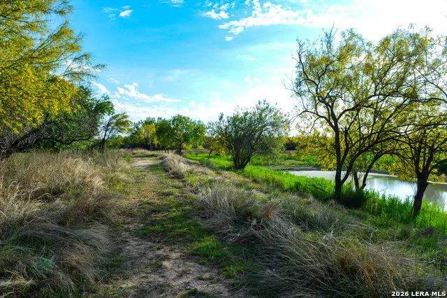 3472 Wilson Rd Carrizo Springs, TX 78834