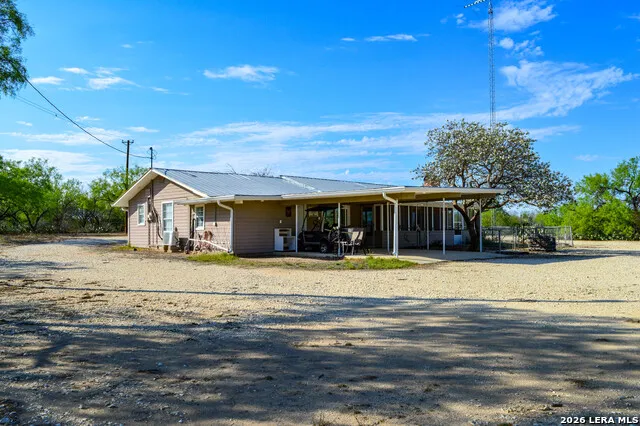 3472 Wilson Rd Carrizo Springs, TX 78834
