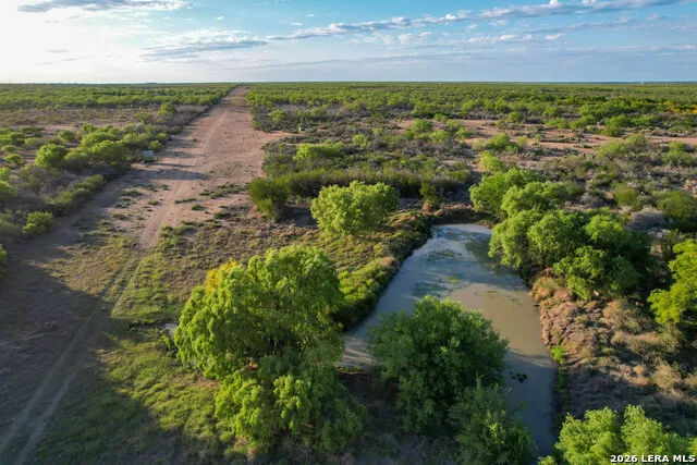 3472 Wilson Rd Carrizo Springs, TX 78834