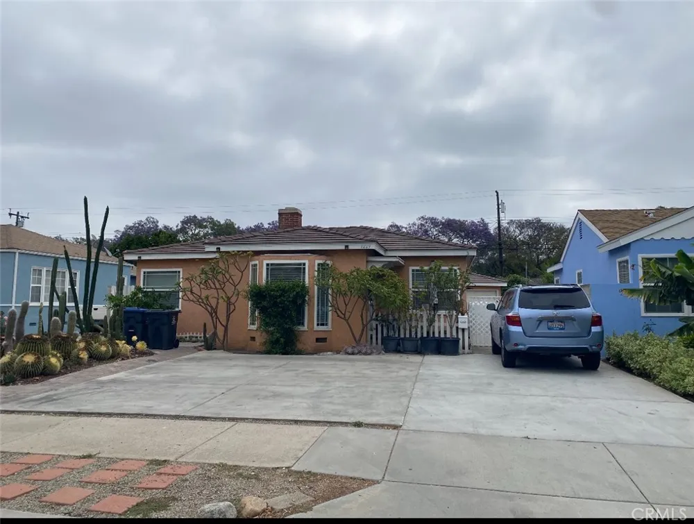 1229 S Flower Santa Ana, CA 92707