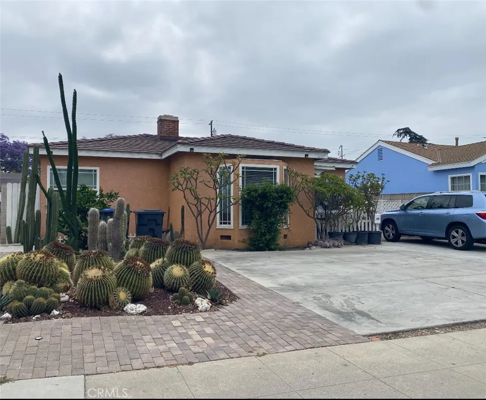 1229 S Flower Santa Ana, CA 92707