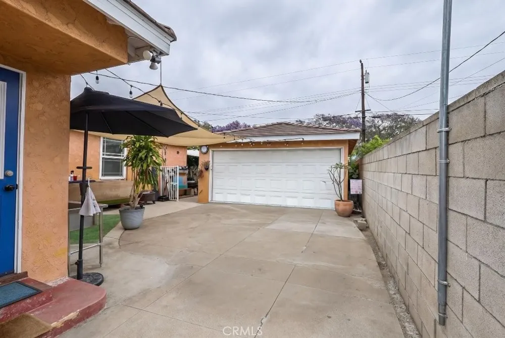 1229 S Flower Santa Ana, CA 92707