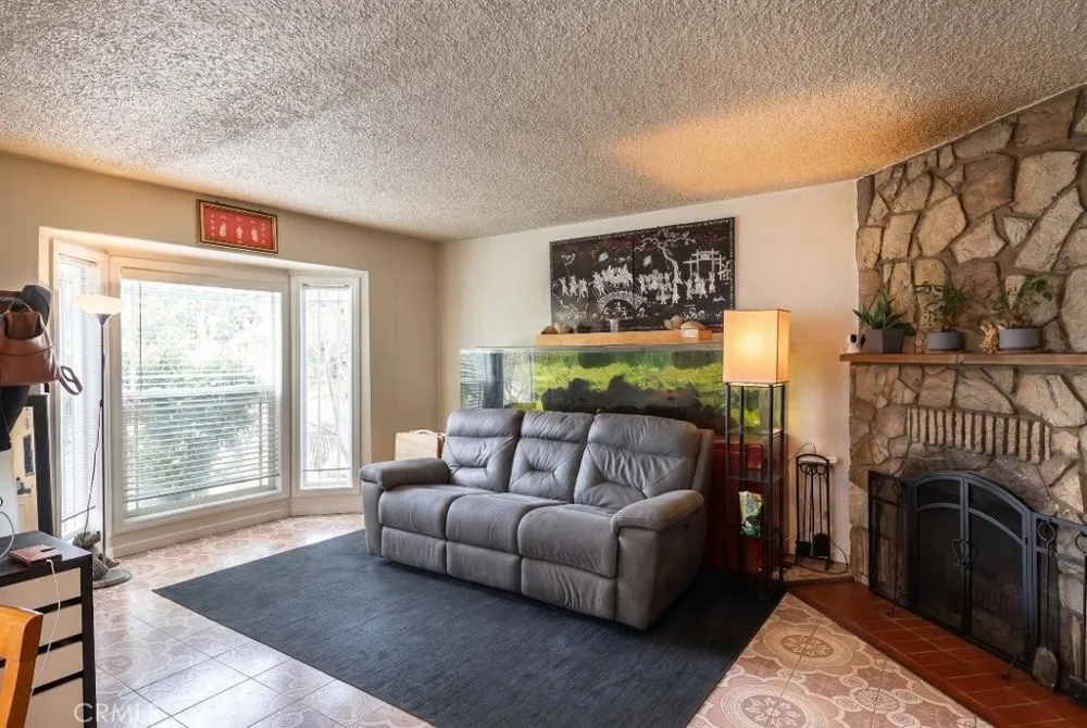 1229 S Flower Santa Ana, CA 92707