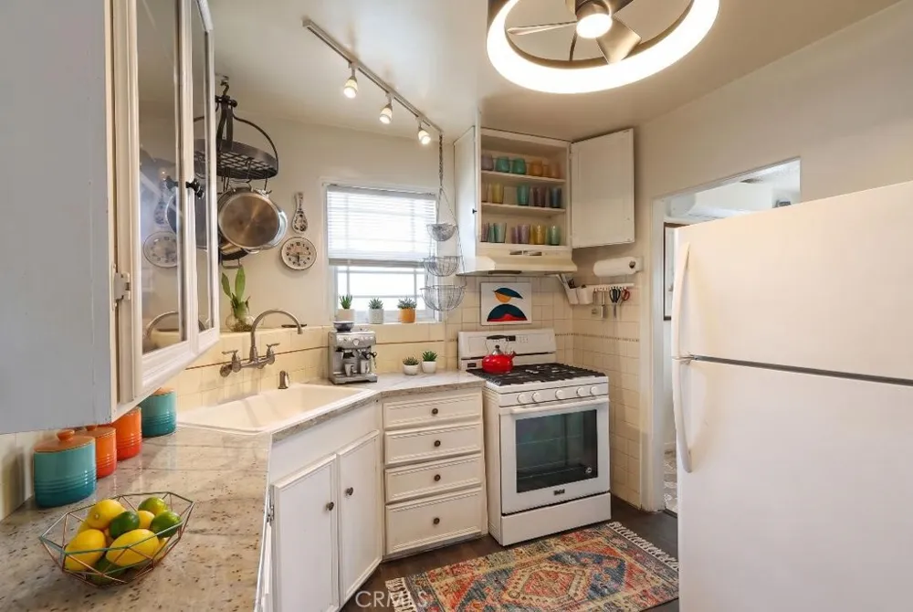 1229 S Flower Santa Ana, CA 92707