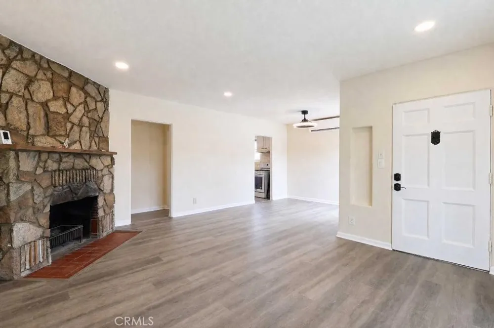 1229 S Flower Santa Ana, CA 92707