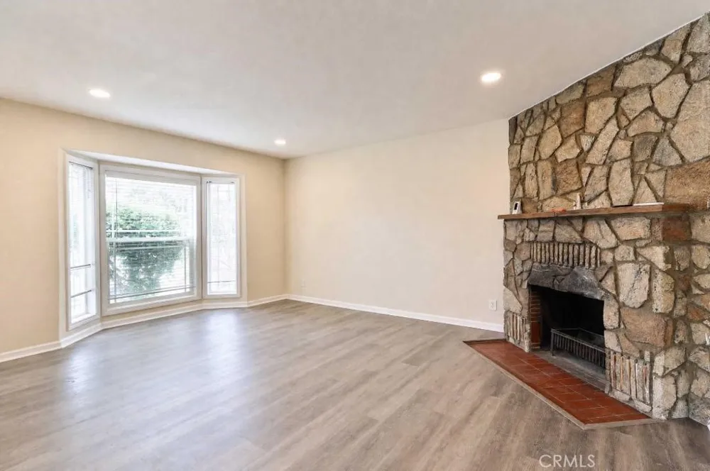 1229 S Flower Santa Ana, CA 92707