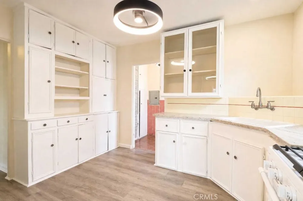 1229 S Flower Santa Ana, CA 92707