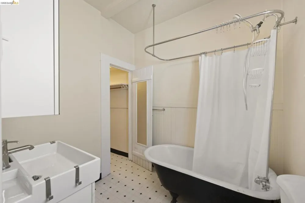 6437 Telegraph Ave Oakland, CA 94609