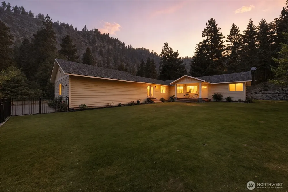 4621 Navarre Coulee Road Chelan, WA 98816