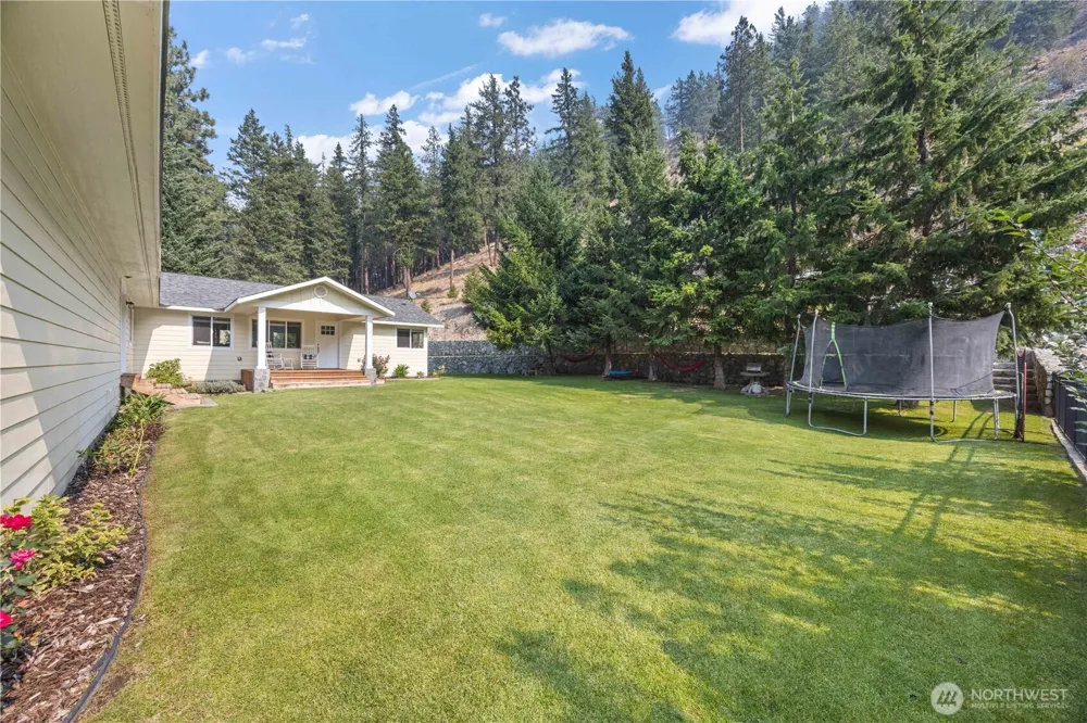 4621 Navarre Coulee Road Chelan, WA 98816