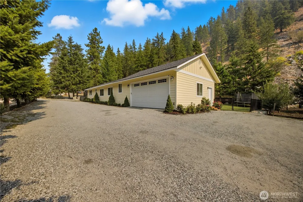 4621 Navarre Coulee Road Chelan, WA 98816