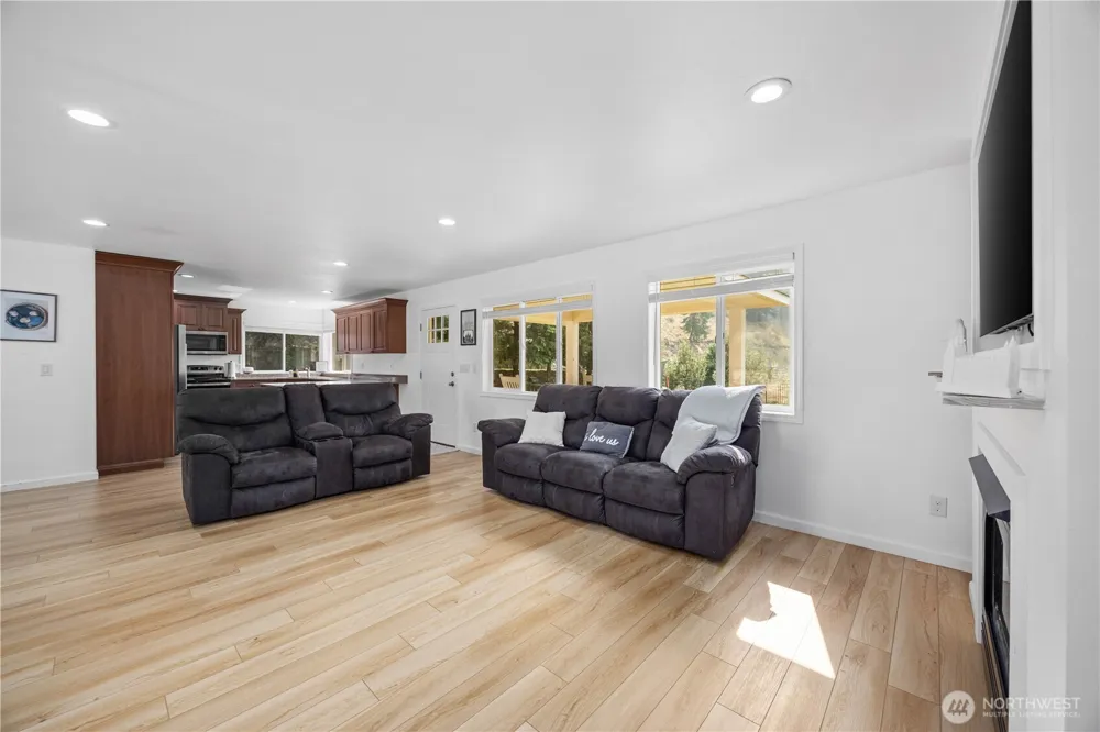4621 Navarre Coulee Road Chelan, WA 98816