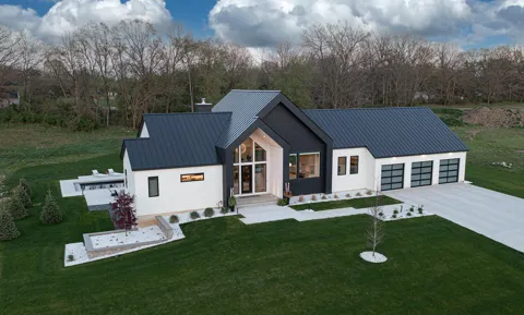 5044 Hickory Pointe Woods SE