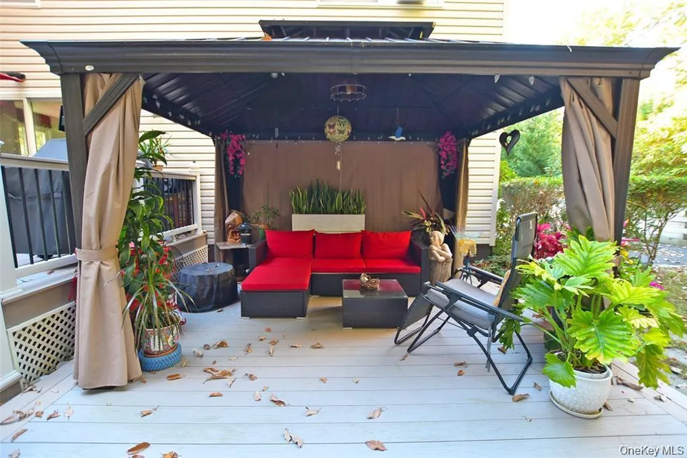 64 Glen Road Baiting Hollow, NY 11933