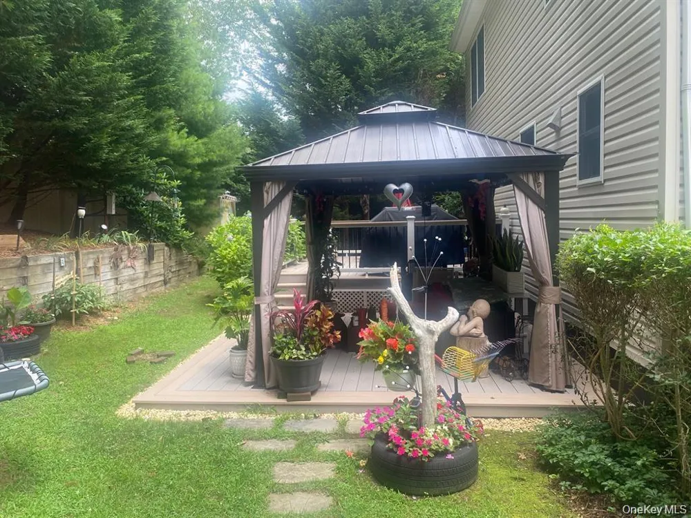 64 Glen Road Baiting Hollow, NY 11933