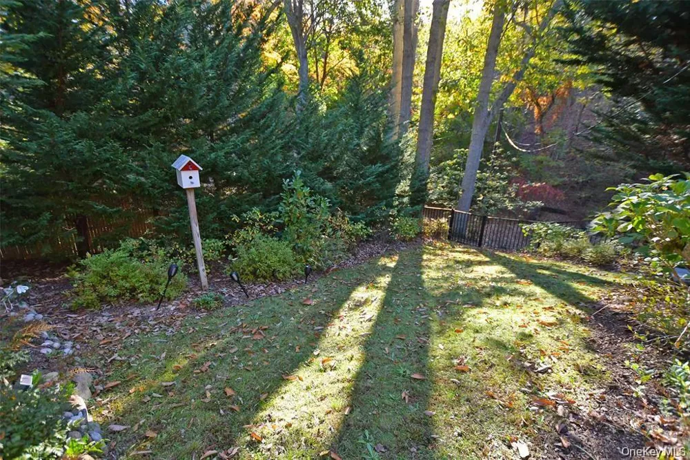 64 Glen Road Baiting Hollow, NY 11933
