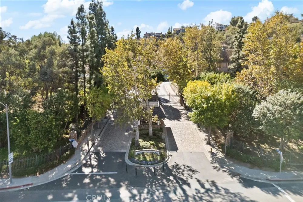 22451 S Summit Ridge Circle Chatsworth, CA 91311