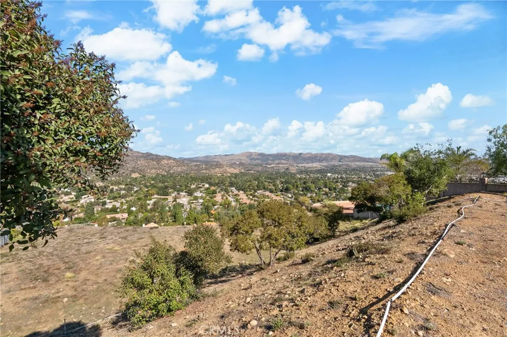 22451 S Summit Ridge Circle Chatsworth, CA 91311