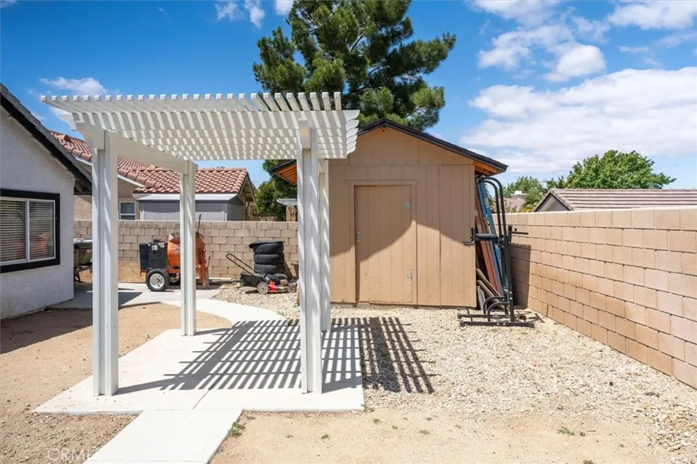 4141 De Anza Palmdale, CA 93551