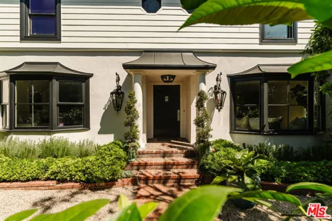 1130 Sierra Alta Way